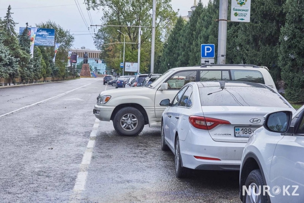 Ради бесплатной парковки алматинские водители нарушают правила / Nur.kz / В  Казахстане / Новости / Павлодарский городской портал