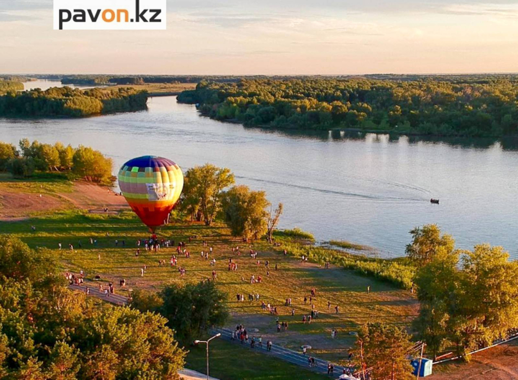 Павлодар фото. Павлодар Казахстан. Павлодар Казахстан набережная. Павлодар лето. Павлодар достопримечательности.