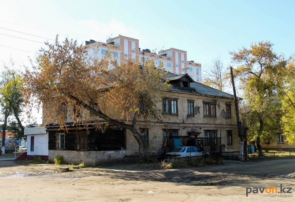 Пожар произошел в старой двухэтажке в Павлодаре / Павлодар-онлайн /  Павлодар / Новости / Павлодарский городской портал