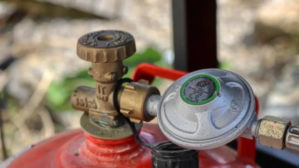 
                                            В Павлодарской области сельчанин решил проверить газовый баллон и получил ожоги                                    