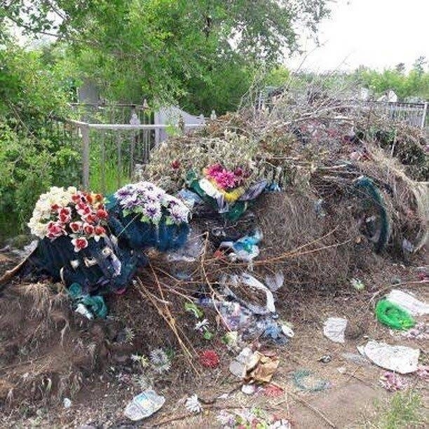 Видео плохие выдуманные новости. Павлодар кладбище. Кладбище Павлодар Казахстан. Пахомовское кладбище. Суворовское кладбище Павлодара.