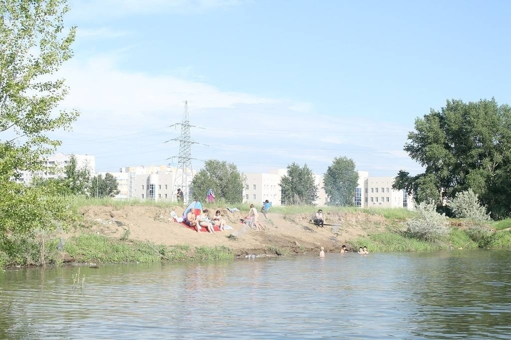 Павлодарская. Павлодар пляж Иртыша. Песчаное Павлодарская область. Затон город Павлодар. Город Иртыш Павлодарская область.