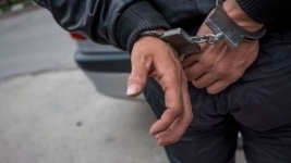 Госслужащего  задержали с поличным за взятку в Павлодарской области