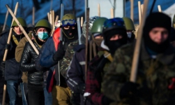 Европа требует от Украины покончить с экстремистами