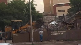 В Астане снесли дом Адильбека Мейрамова, который грозил взорвать газовый баллон (фото, видео)