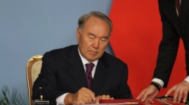 Назарбаев подписал закон о повышении налогов
