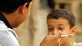 Семилетний индонезиец сократил число выкуриваемых сигарет до 16 в день