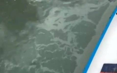 От воды пахнет бензином: жители сообщили о возможном загрязнении Иртыша