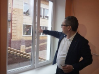 Павлодарским родителям показали, как защитить детей от падения из окна