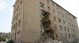 Часть пятиэтажного общежития обвалилась в Атырау