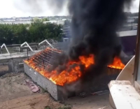 В ДЧС назвали предварительную причину пожара в строении по улице Малайсары батыра в Павлодаре