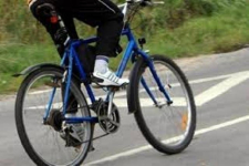 Велосипедист сбил коляску с младенцем в Павлодаре