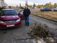 В Павлодаре водитель едва не лишился жизни из-за ямы на проезжей части