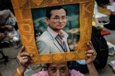 В Таиланде объявили год траура в связи со смертью короля