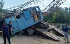 Кран рухнул на стройке в Павлодаре