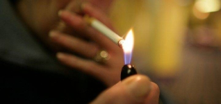 В Павлодаре незатушенная сигарета стала причиной пожара и госпитализации хозяйки квартиры в реанимацию
