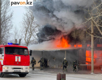 Крупный пожар в производственном помещении потушили в Павлодаре