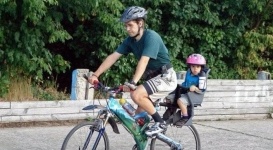 Узаконить перевозку детей на велосипедах предлагают в Казахстане