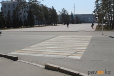 Почему бледнеет свежая разметка на дорогах Павлодара, рассказали в отделе ЖКХ
