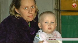 Мать с пятью детьми живет в полной нищете в Алматы