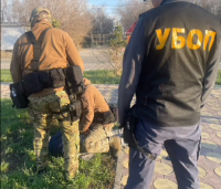 На дачах в Павлодаре оперативники задержали мужчину с обрезом с патронами