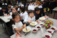 В Павлодарской области 31 школа не обеспечивает учеников горячим питанием