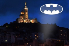 Жители Марселя призвали на помощь Бэтмена