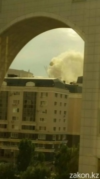 В центре Астаны горел депутатский дом (фото, видео)