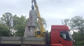 Последний памятник Ленину в Одессе не смогли снести из-за немецкого клея