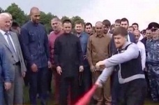 Рамзан Кадыров поучаствовал в конкурсе по метанию бараньей ноги