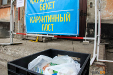 В Павлодаре жильцы карантинного дома получили от местного бизнесмена более 70 наборов кисломолочной продукции