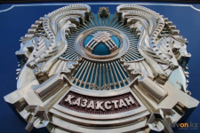 В Павлодаре заменили 369 гербов старого образца