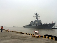 КНР назвала заход эсминца США в акваторию спорных островов военной провокацией