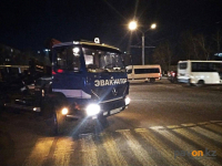 Павлодарцы пожаловались в полицию на прогнивший микроавтобус, который давно стоит во дворе дома