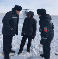 В Павлодарской области двоих потерявшихся в степи мужчин нашли спасатели на вертолете