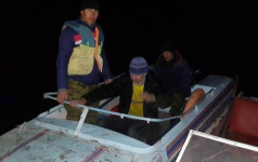 В Аксу спасли двоих рыбаков с резиновой лодки