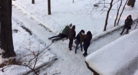 Драку девушек в Алматы сняли на видео