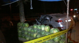 В Алматы авто вылетело на обочину и сбило продавца арбузов