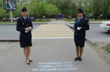 Павлодарцы позитивно оценили предупреждающие трафаретные надписи у пешеходных переходов