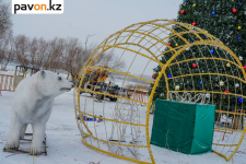 Зимний городок устанавливают на павлодарской набережной (фото)