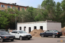 Стройка на месте бывшего газгольдера вызвала вопросы у жителей близлежащих многоэтажек в Павлодаре