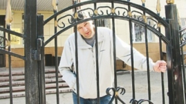 Житель Павлодара уличил полицейского в подбросе героина