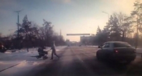 Павлодарские полицейские задержали водителя, наехавшего на женщину с ребенком
