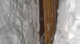 Сельчане оказались в снежной пещере в Павлодарской области