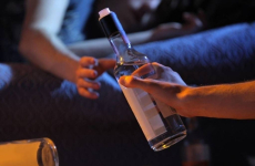 Павлодарские полицейские задержали подвыпившего родителя, который предлагал алкоголь своим детям