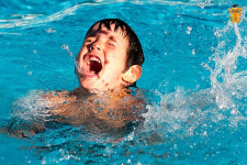 Семилетний мальчик едва не захлебнулся в бассейне в Павлодаре 