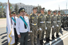 Две сотни школьников в праздничные дни несли почетный караул в Павлодаре