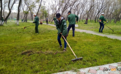 Парк Металлургов приводит в порядок экологический студенческий отряд