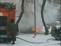В ДЧС Павлодарской области озвучили причину возгорания иномарки во дворе в Павлодаре
