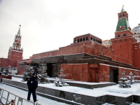 Демонтировать мавзолей и захоронить Ленина просят в Госдуме РФ
